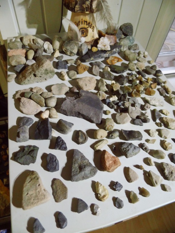 Schatzoekers steentijd verschillende stenen werktuigen sporen